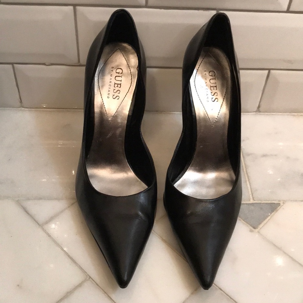 Black guess pumps